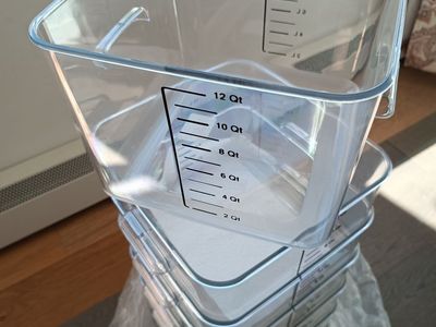 7 Rubbermaid Commercial 12 Qt Food Storage Containers w/ Lids