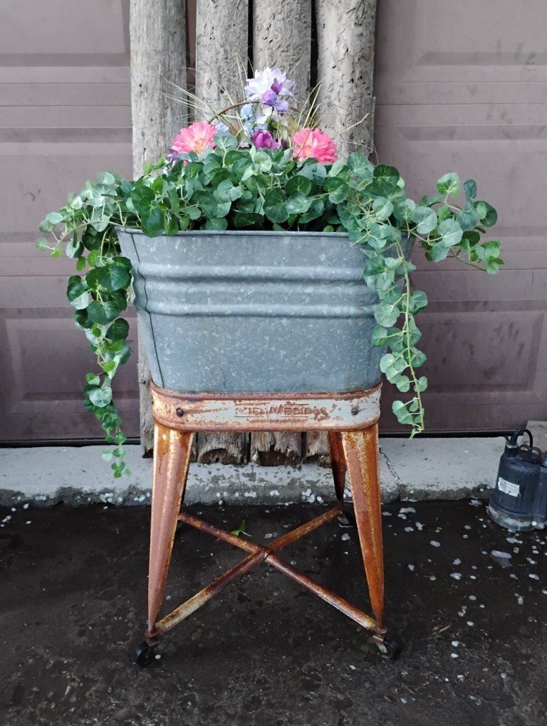 Antique Washtub/Basin Planter With Leg's Galvanize