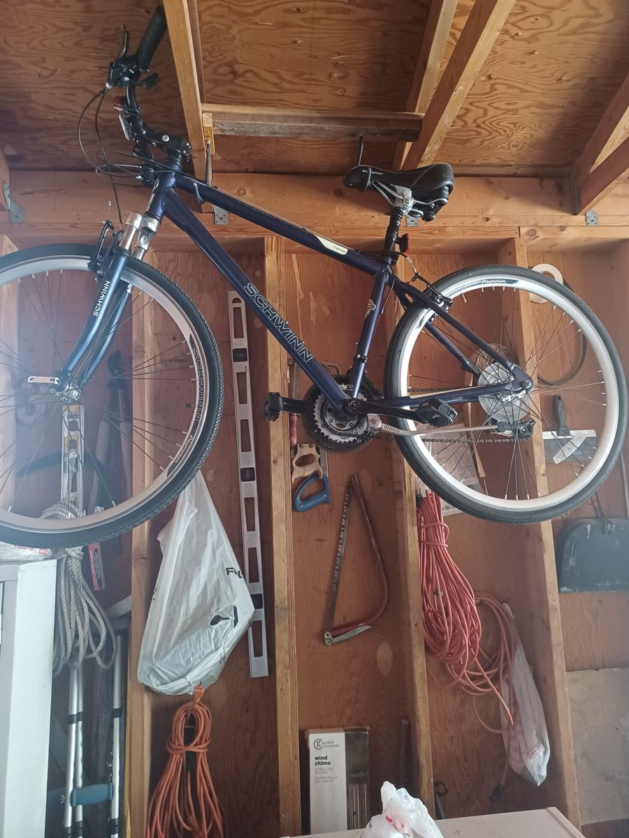 Schwinn Trailway Hybrid Bike - Blue/White, Excellent Condition, Ready to Ride!