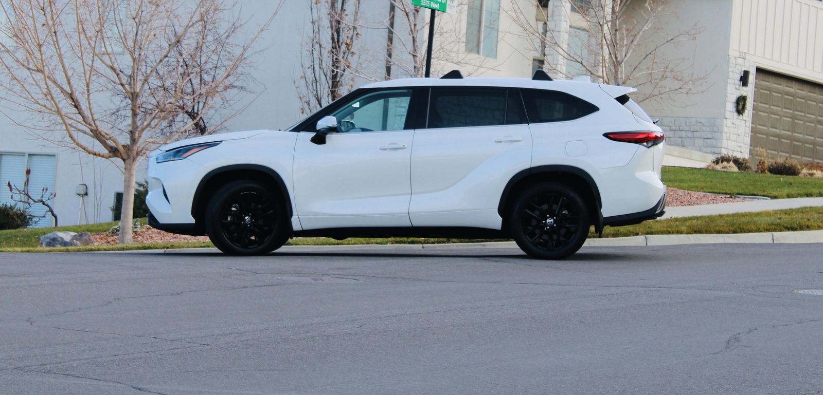 2021 TOYOTA HIGHLANDER LE