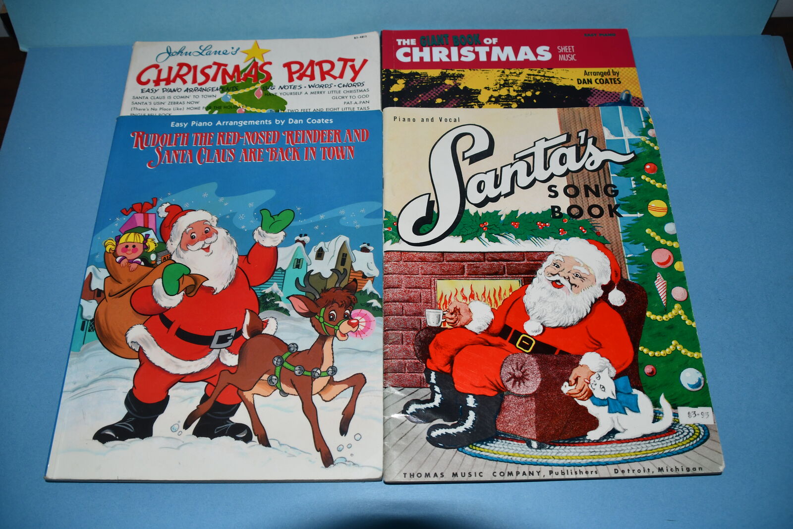 4 CHRISTMAS SONGBOOKS ~ EASY PIANO ~ FUN SONGS & RELIGIOUS SONGS, A NICE COMBINATION!