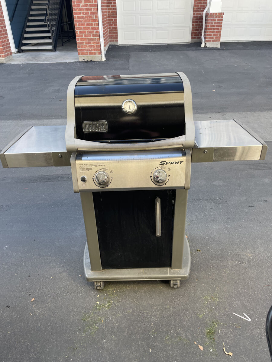 Weber Spirit E-210 Gas Grill - Works Great + Cover Included