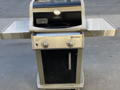 Weber Spirit E-210 Gas Grill - Works Great + Cover Included