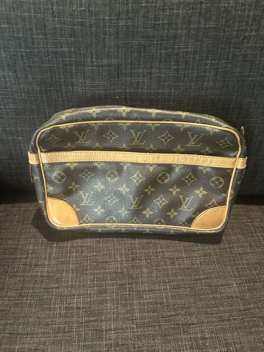 Authentic Louis Vuitton vintage monogram 29 pouchette/toiletry bag