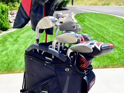 Taylormade Stealth woods, Stealth HD irons, Calaway Rossi Putter, and Titleist Cart 14 bag