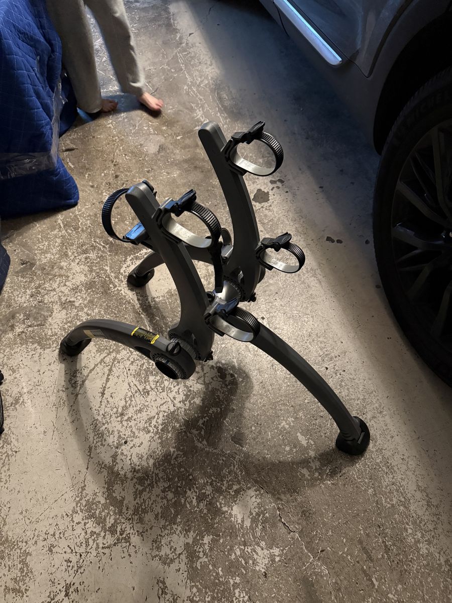 Saris Bones 2-Bike Trunk Rack - Gray/Black - Excellent Condition, Ready to Ride