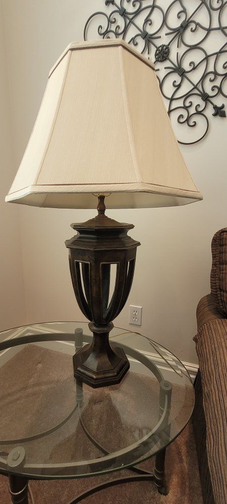 Traditional Bronze Table Lamp w/ Octagonal Fabric Shade - Accent Light