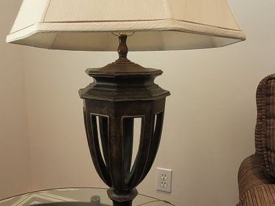 Traditional Bronze Table Lamp w/ Octagonal Fabric Shade - Accent Light
