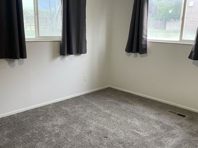 Spacious 1 bedroom apartment/ Midvale 4 Plex