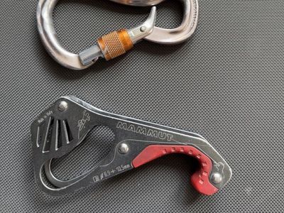 Mammut Smart belay device with two belay carabiner DMM Belay Master, BD Gridlock