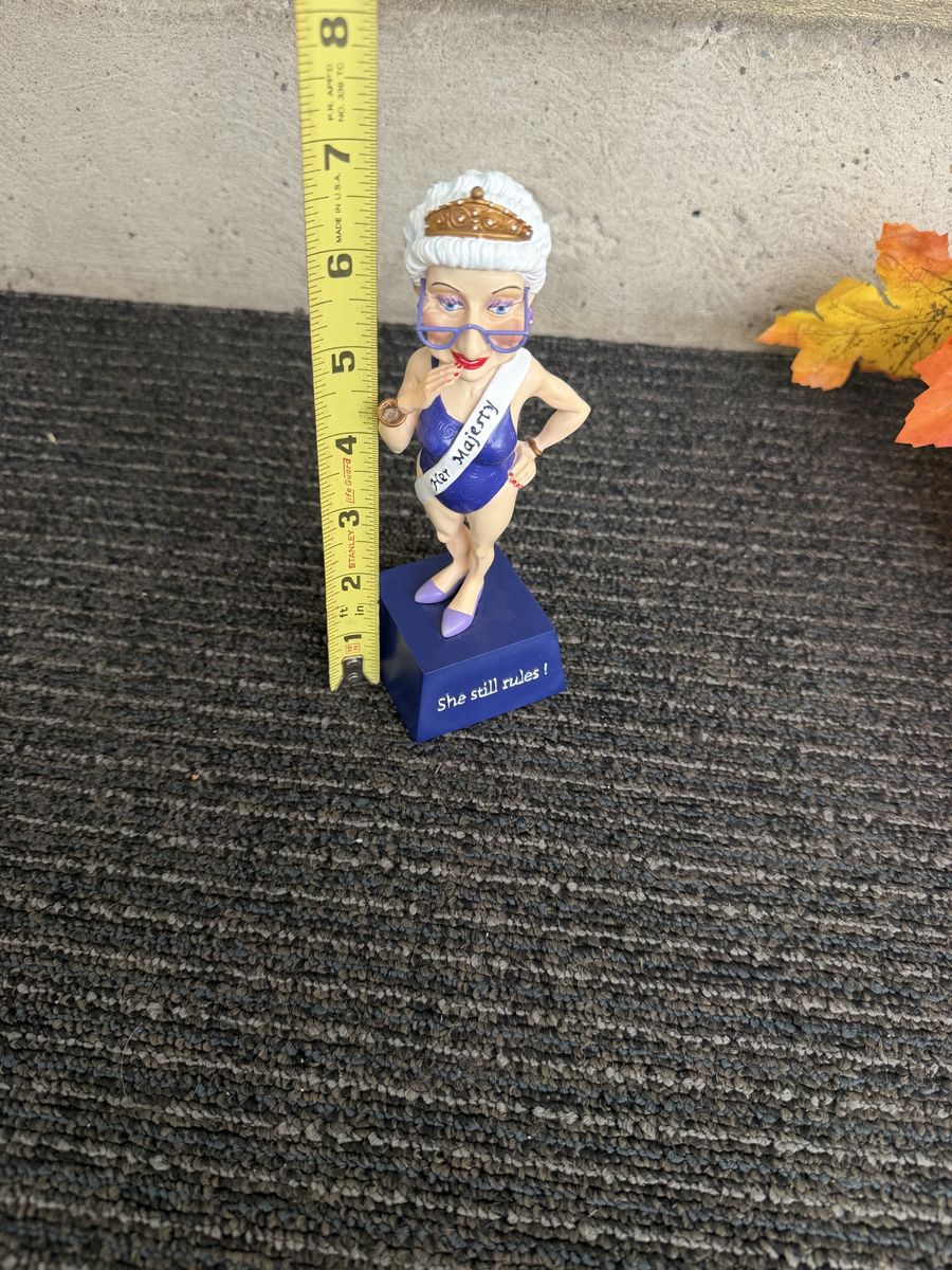 Vintage Her Majesty 'She Still Rules' Resin Figurine Statue 6.5 Inches
