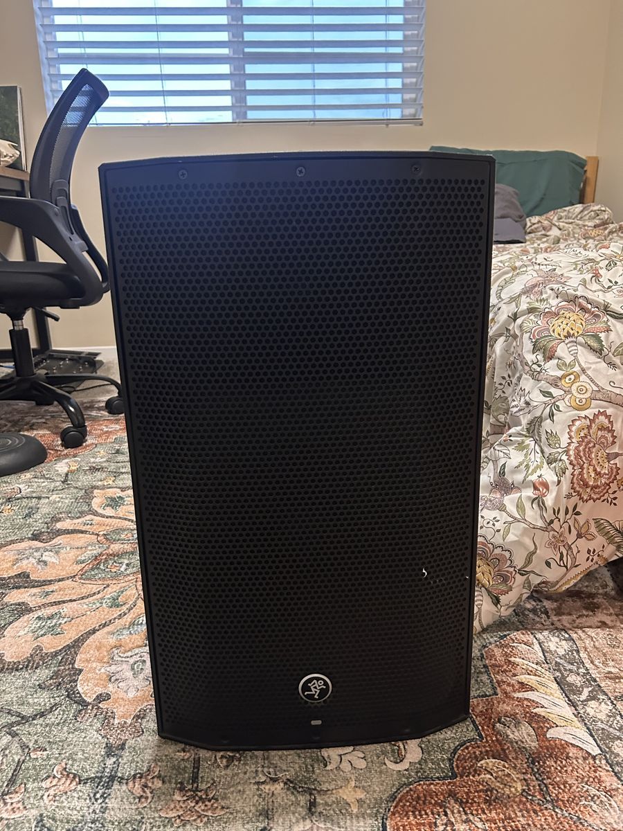 Thump 12A speaker with stand