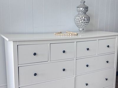 Free delivery Millard C. 8-Drawer Dresser White IKEA Hemms