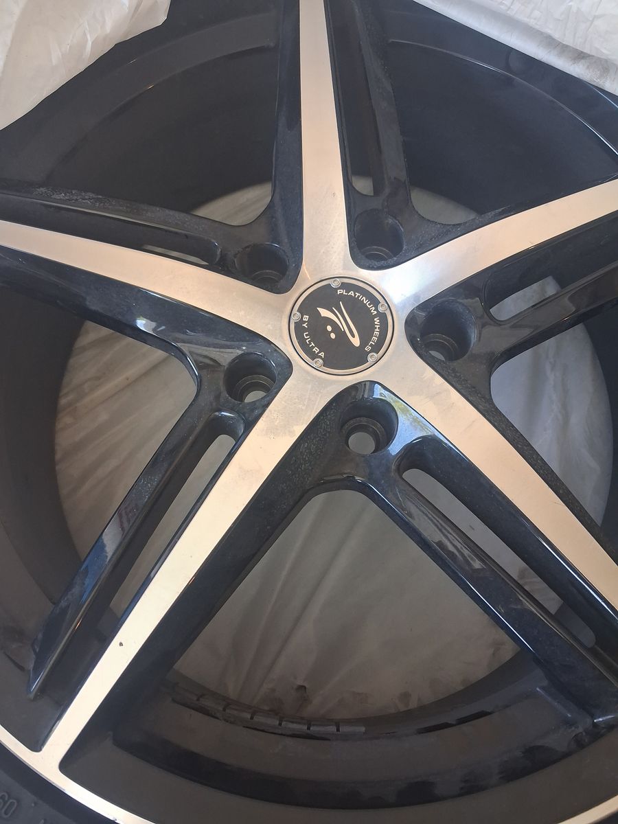 Platinum 440 smoothe trip 18 inch rims with new tires