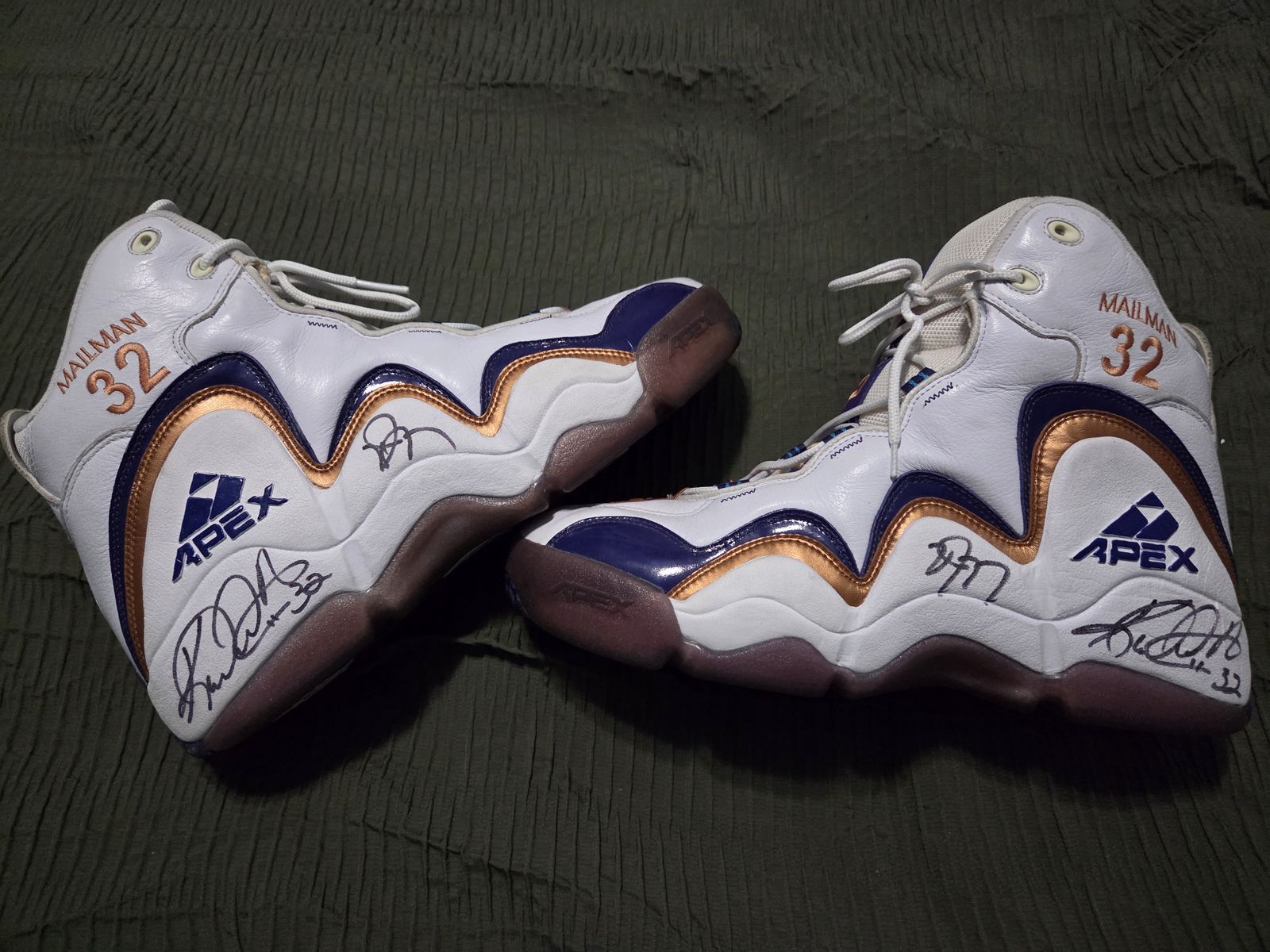 Karl Malone Game worn shoes!!