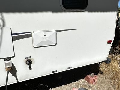 2008 RVIS TRAIL CRUISER 18’ travel trailer