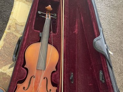 Mendini Violin with Bow and case