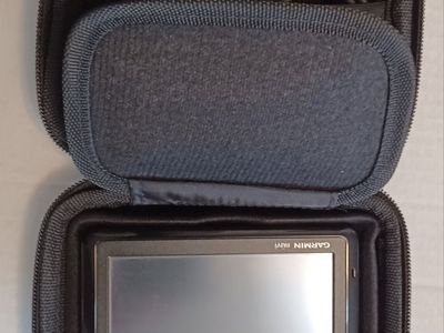 Garmin Nuvi GPS Navigator with Travel Case and Charger - Good Condition