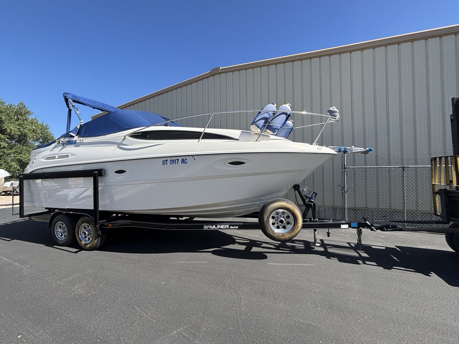 2003 Bayliner Ciera 2655 Express Cruiser