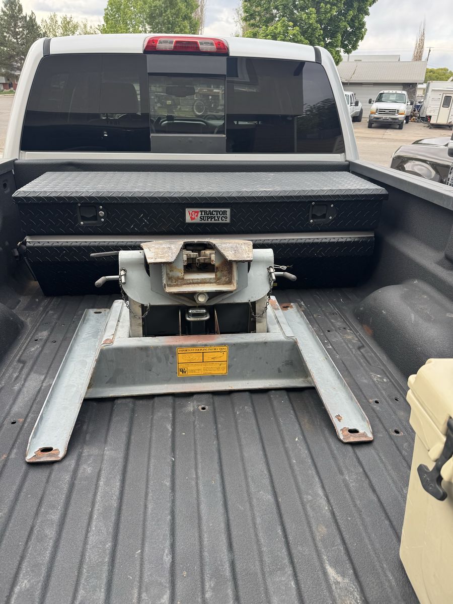 B&W Companion 5th Wheel Hitch - Heavy-Duty Gooseneck Trailer Hitch