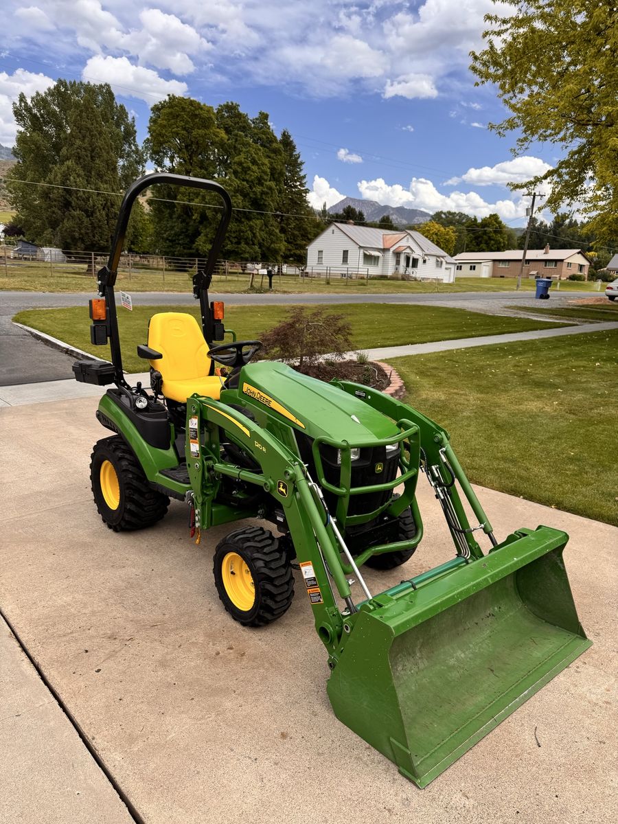 John Deere 1025R Compact Utility Tractor with Loader - Low 65 Hours, Mower Ready