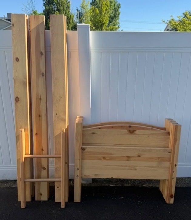 Darling twin bunk bed+ boxsprings