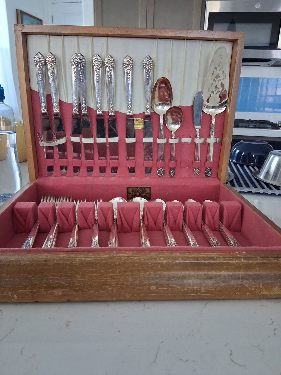 Vintage King Edward Silverplate Flatware Set with Wooden Storage Chest