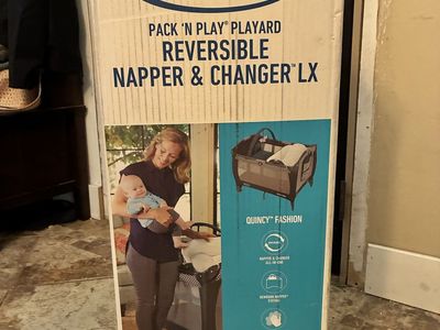 SOLD—Graco Pack 'n Play Playard Reversible Napper & Changer LX Quincy