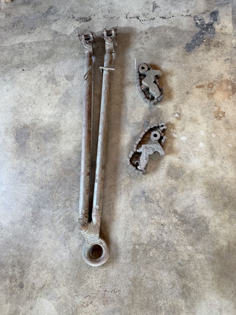 Military tow bars and shackles