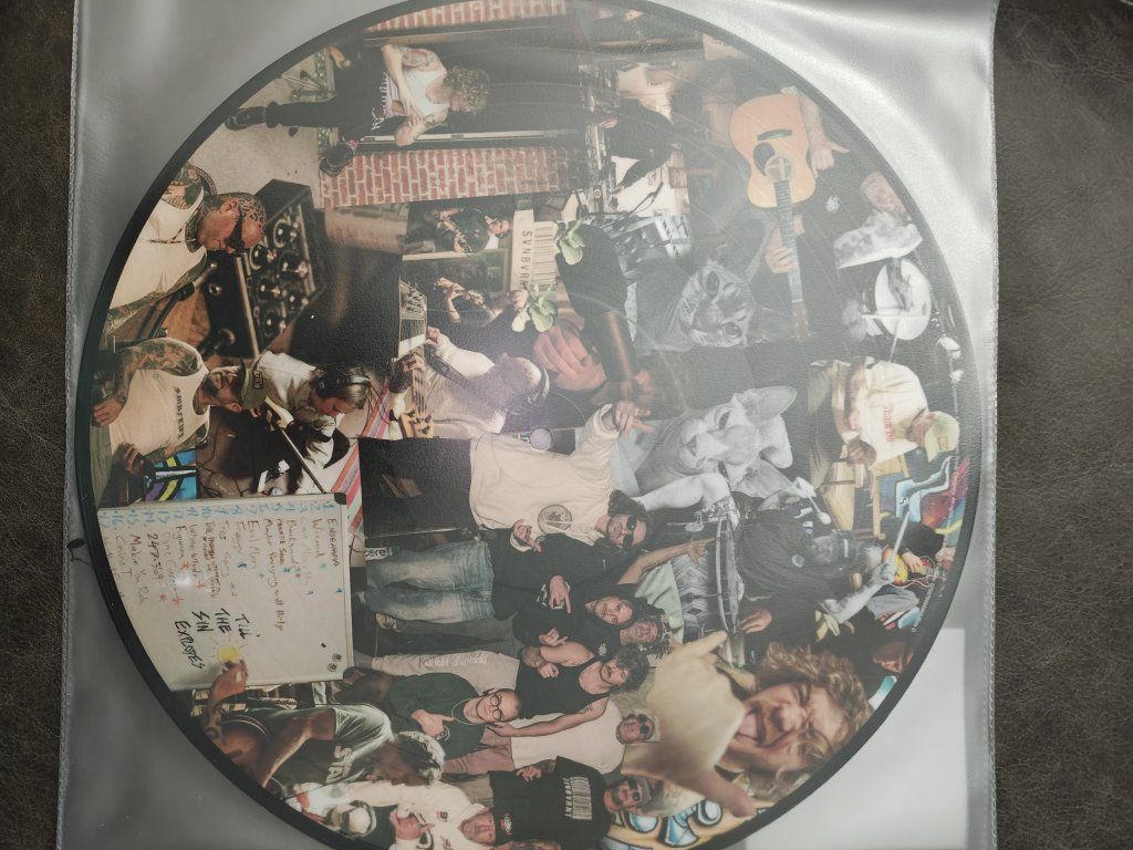 Main image 4