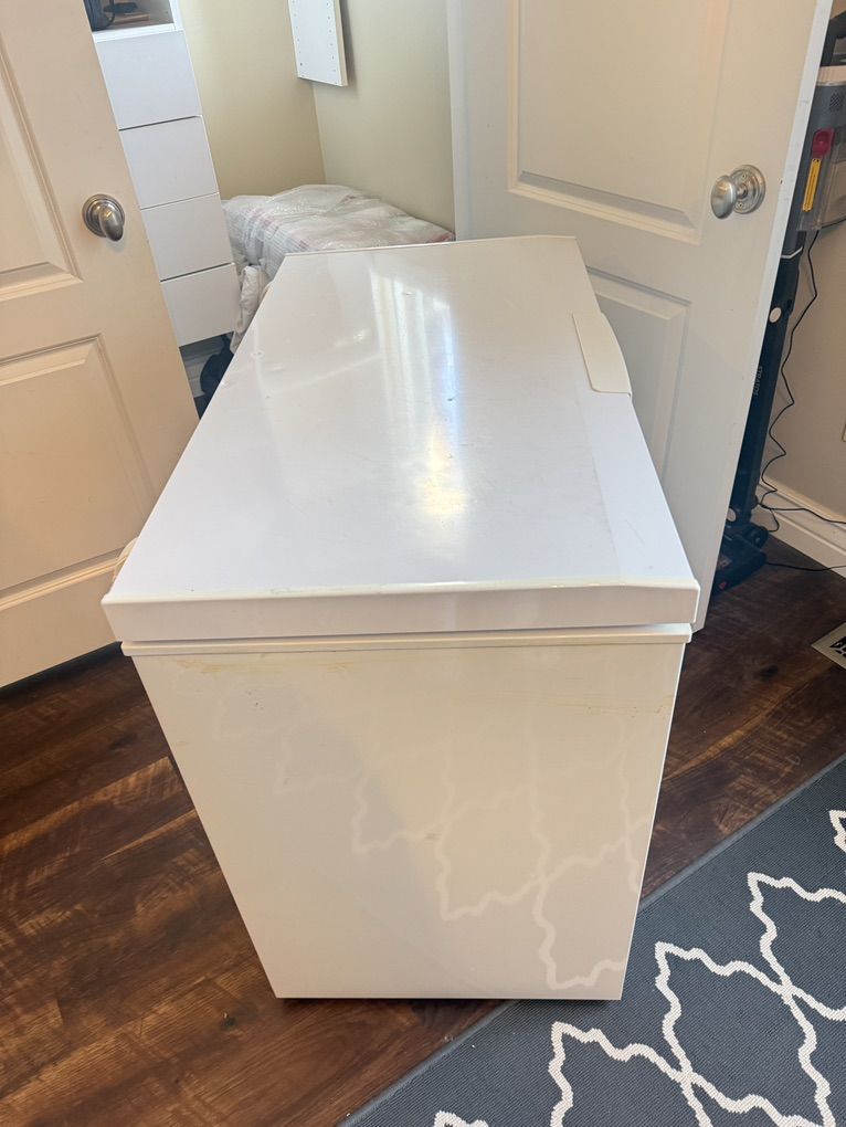 7.2 cubic foot Hisense chest freezer