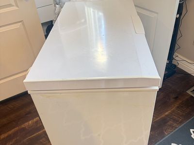 7.2 cubic foot Hisense chest freezer