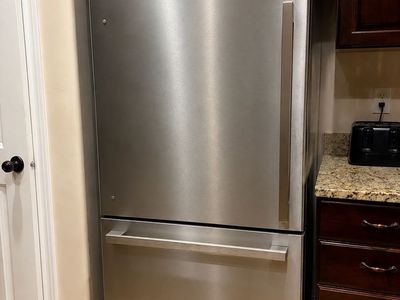 Hisense Stainless Steel Refrigerator with Bottom Freezer – Excellent Condition