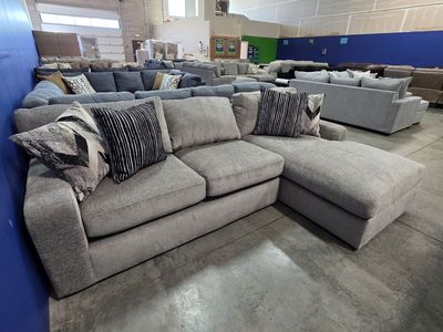 Furniture Warehouse Liquidation Geay 2pc Sectional