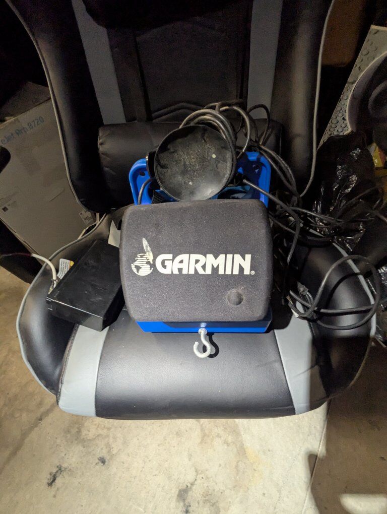 GARMIN FISH FINDER