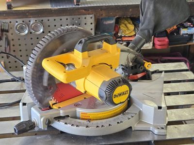 DEWALT DWS713 15 Amp 10 in. Corded Single Bevel Compound Miter Saw w/ Diablo Blade