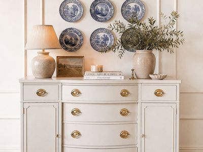 Elegant vintage cream solid mahogany Drexel bow front buffet dresser entry table sideboard
