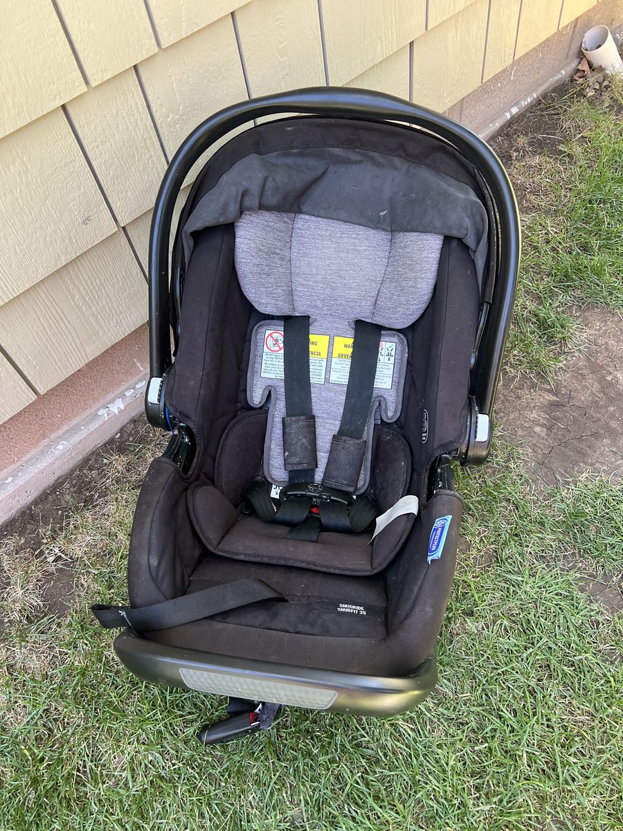 Graco Snugride Snugfit 35 Carseat with 2 bases