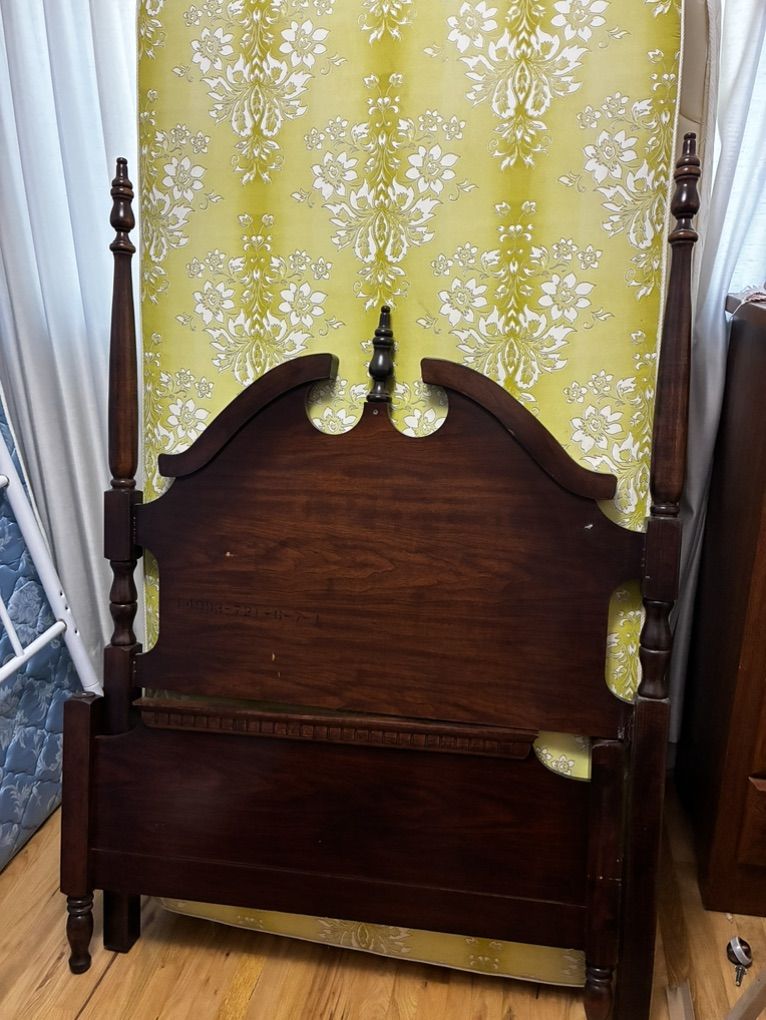 Victorian Style twin Bed