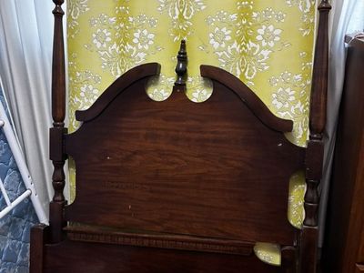 Victorian Style twin Bed