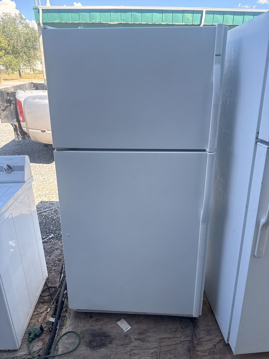 White Top Freezer Refrigerator