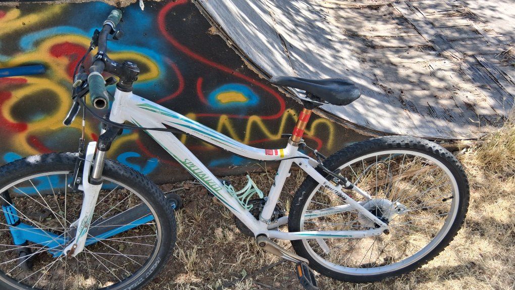 Specialized Hardtail Mountain Bike - White/Teal - Women's/Youth - Good Condition