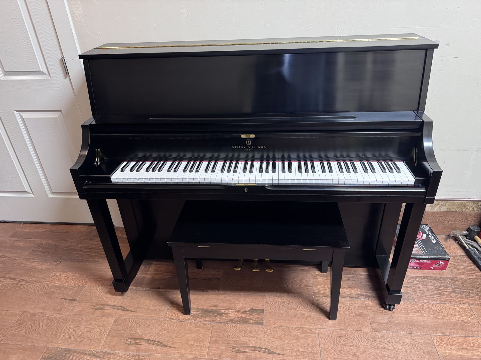 Story&Clark Piano with free delivery and free home tuning