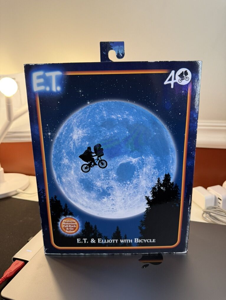 E.T. & Elliot with Bicycle NECA Action Figure