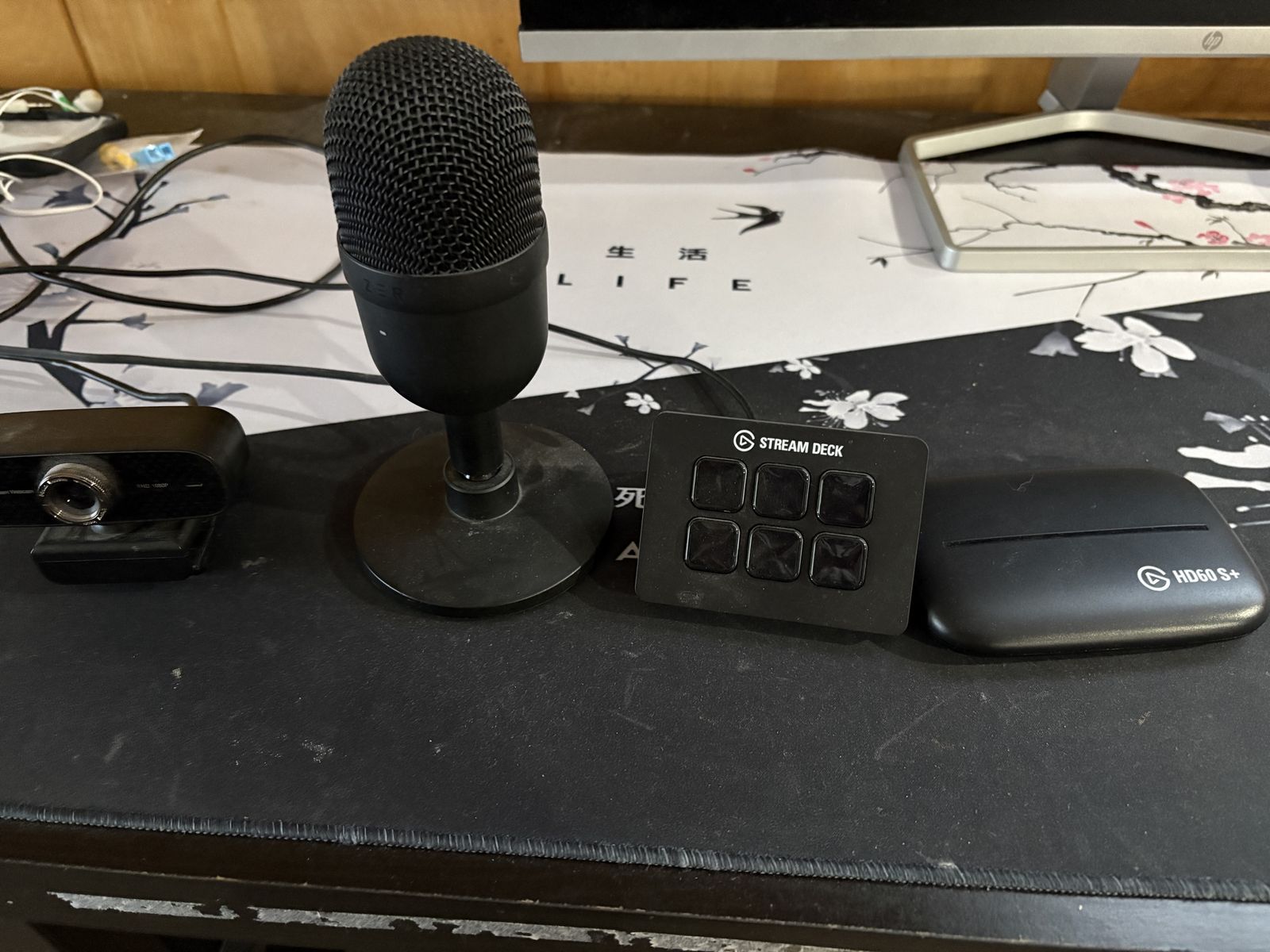 Live streaming gaming gear