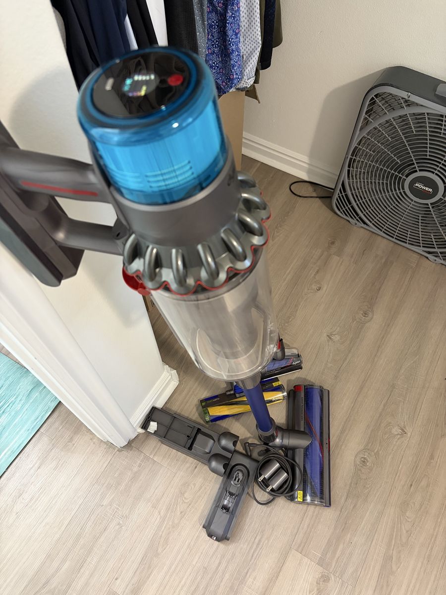 Dyson vacuum gen 5 outsize cordless brand new