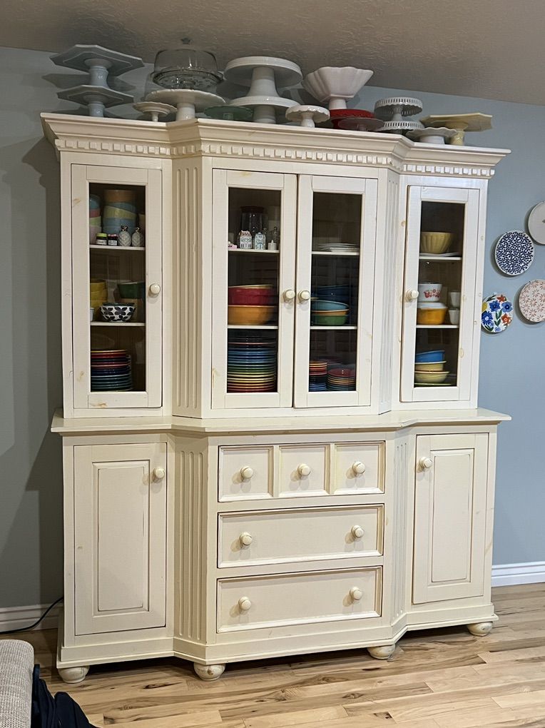 Gorgeous buffet + hutch