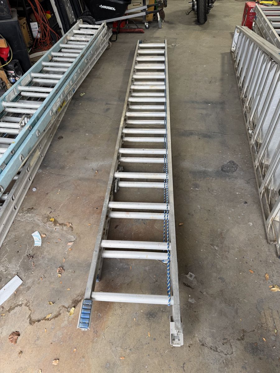 Werner D1524-2 24ft Aluminum Extension Ladder - Heavy Duty, 250lbs Capacity ($150 OBO)
