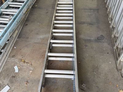 Werner D1524-2 24ft Aluminum Extension Ladder - Heavy Duty, 250lbs Capacity ($150 OBO)