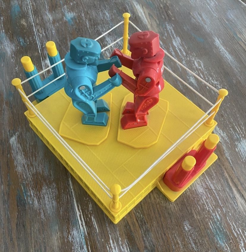 Vintage 2001 Rock'em Sock'em Robots Game